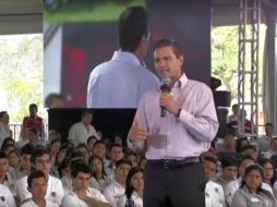 Peña Nieto durante un encuentro con estudiantes en Poza Rica, Veracruz. TWITTER / @PresidenciaMX