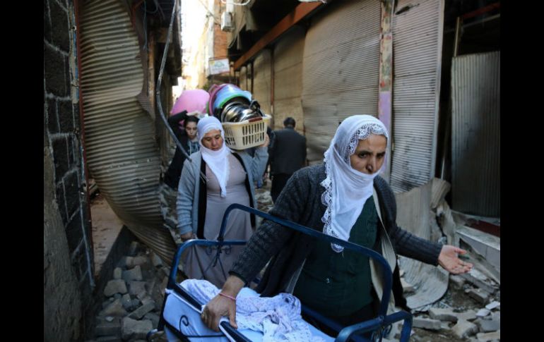 El primer ministro turco señala que las intenciones de atacar no son contra los pobladores civiles, sino contra el terrorismo. AP / M. Bay