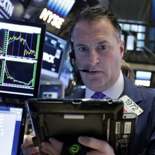 Wall Street arranca operaciones con pérdidas moderadas