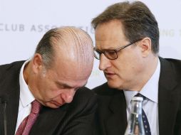 Umberto Gandini (i) señala que será muy difícil que esta propuesta se concrete. EFE / Y. Valat