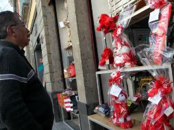 Porcentaje entre hombres y mujeres que darán regalos para celebrar es muy parecido. NTX / ARCHIVO