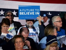 De acuerdo a las estimaciones, Bernie Sanders exhibe una ventaja alrededor de 10 puntos sobre Hillary Clinton. AFP / J. Samad