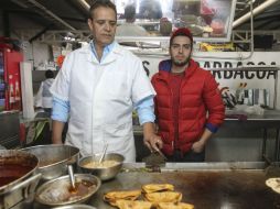 Ignacio y Uciel Ávalos, damnificados por el incendio de mayo de 2014, esperan las adecuaciones finales a sus nuevos locales. EL INFORMADOR / F. Atilano