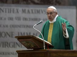 El Papa Francisco tiene 686 'tweets' y sigue ocho cuentas de él mismo en otros idiomas. EFE / A. Carconi