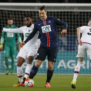 Ibrahimovic impulsa al PSG a cuartos de final de la Copa