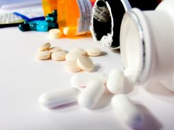 Las personas que fabrican y venden medicamentos 'milagrosos' se benefician de la ignorancia de las personas. AFP / ARCHIVO