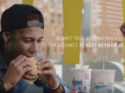 No se precisó si la medida está relacionada con las habituales muestras de Neymar en el campo de su religiosidad cristiana. TWITTER /