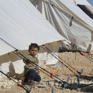 EU inicia trámite para dar asilo a 10 mil refugiados sirios