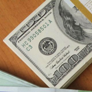 Presionado por el petróleo, dólar llega a los 19.40 pesos