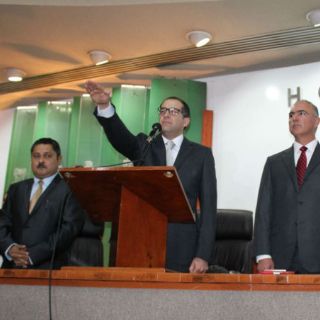 Ignacio Peralta asume gubernatura de Colima