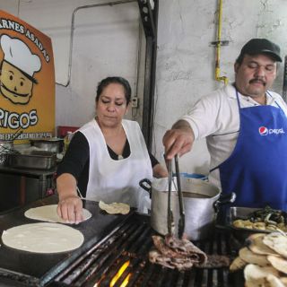 Locatarios del Corona ya se pueden instalar, dice Alfaro