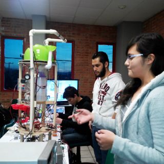 Estudiantes de UVM crean robot de asistencia y monitoreo médico