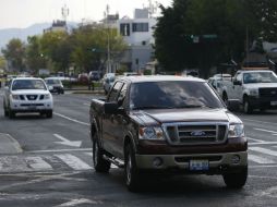 Las sanciones por impedir la visibilidad al interior del vehículo incluye el retiro de la circulación. EL INFORMADOR / ARCHIVO