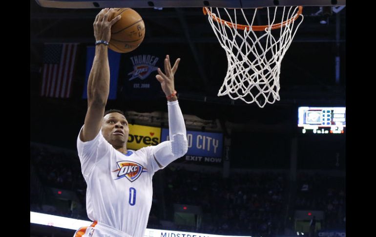 Russell Westbrook, el Thunder, se quedó cerca del triple-doble, consiguió 23 puntos, 10 asistencias y nueve rebotes. AP / S. Ogrocki