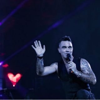 Robbie Williams festeja 42 años con participación en cinta animada