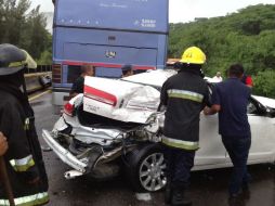 Al lugar del accidente arribaron elementos de la Cruz Roja, cuerpo de Bomberos, SUMA, Policías Federal, estatal y más. NTX / ARCHIVO