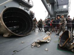 Restos de un artefacto que se cree formaron parte del cohete lanzado por Corea del Norte. AFP / Yonhap