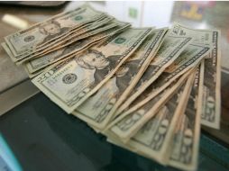 El dólar se ofrece en 19.20 pesos en la terminal aérea de la capital del País. EL INFORMADOR / ARCHIVO