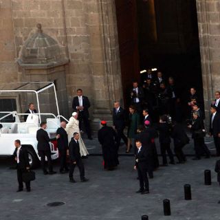 El Papa se reúne con arzobispos y obispos en la Catedral