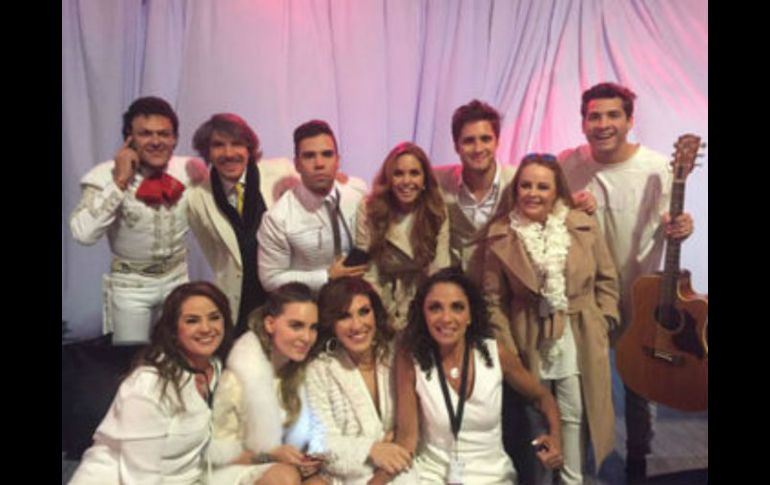 La cantante forma parte del grupo que interpreta 'Luz', compuesta por Julio, de Reik. TWITTER / @LuceroMexico