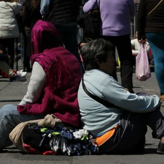 Feligreses realizan largas filas afuera de la Basílica de Guadalupe