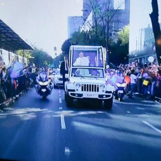 El Papa Francisco se dirige hacia la Basílica