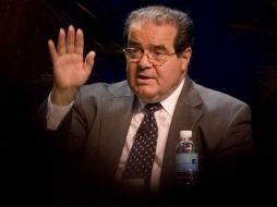 El juez Antonin Scalia fue un hombre de Dios, un patriota y un defensor de la Constitución, dice Abbott al informar su muerte. AP / ARCHIVO