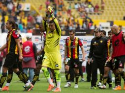 La escuadra tapatía se queda en 15 unidades y continúa a la delantera por diferencia de goles. MEXSPORT / ARCHIVO