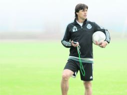 Matías Almeyda sabe que la presión va en aumento pues la victoria se le ha negado a Chivas en cinco juegos del torneo. MEXSPORT /