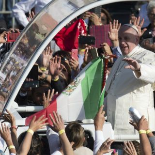 Con mochila al hombro, jóvenes están en busca de la fe