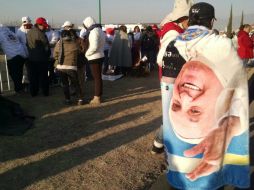 Muchas personas traen cobijas para protegerse del frío. EL INFORMADOR / A. García