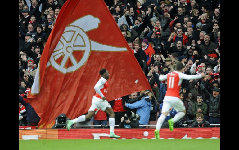 El gol dio el triunfo al Arsenal y frustró al Leicester, aún líder sorprendente en Inglaterra pero con solo dos puntos de renta. EFE / G. Penny