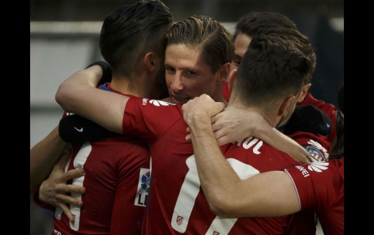 Fernando Torres consigue la anotación 101 con el cuadro de Madrid. AP / D. Ochoa