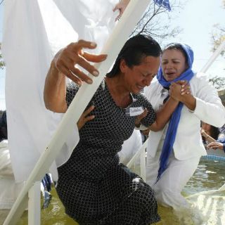 Iglesia de la Luz del Mundo realiza bautizo colectivo