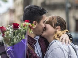 Hay parejas que prefieren ignorar este día por considerarlo una 'invención' de los comerciantes para incrementar sus ventas. EL INFORMADOR / ARCHIVO