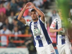 Franco Jara festeja uno de los goles del cuadro hidalguense. EFE / D. Martínez