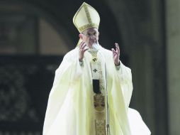 Acercamiento. Los textos ofrecen los momentos más espirituales de la vida del Jefe del Estado Vaticano. EFE /