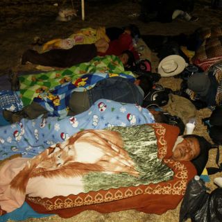 Indígenas de Tenejapa arriban a San Cristóbal de las Casas