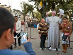 Por las calles de la ciudad predominan las imágenes del Pontífice y la Virgen de Guadalupe. AFP / ARCHIVO