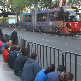 Fieles esperan regreso del Papa en la Nunciatura