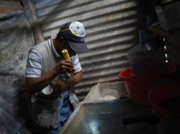 Lamentan que sin su trabajo se está dejando sin atender a las casas, lo que podría representar incrmento de dengue, zika y chikungunya. AFP / ARCHIVO