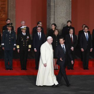 Presidencia publica fotos del Papa en su página de Internet