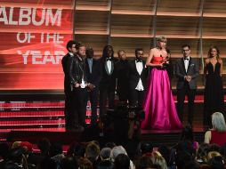 Taylor Swift ganó con '1989' el premio al mejor álbum del año en la 58 edición de los premios Grammy. AFP / R. Beck