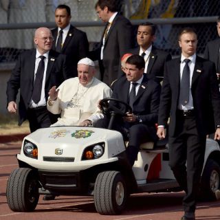 Concluye misa, el Papa Francisco se dirige al Arzobispado