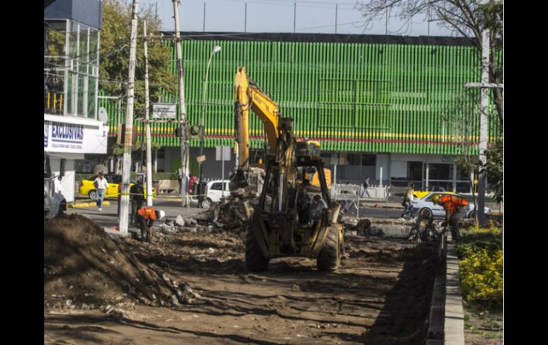 El supermercado cerró a finales de enero, días después, inició la repavimentación de la Avenida. EL INFORMADOR / ARCHIVO