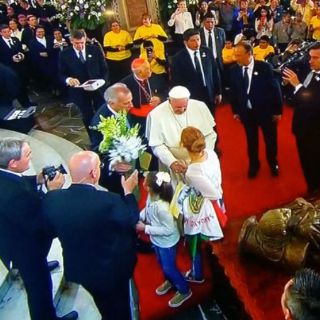 El Papa se reúne con niños en la Catedral de Morelia