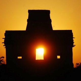 Características de templo maya funcionan como reloj sideral