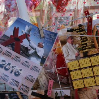 Venden a escondidas recuerdos del Papa en Nunciatura