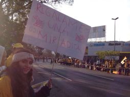 La joven formó parte de las vallas humanas que esperaron el paso de Francisco por las calles de Morelia. ESPECIAL / S. Valdivia