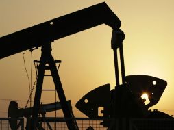 El acuerdo de mantener la producción en los niveles de enero no fue secundado por países como Iraq e Irán. AP / H. Jamali